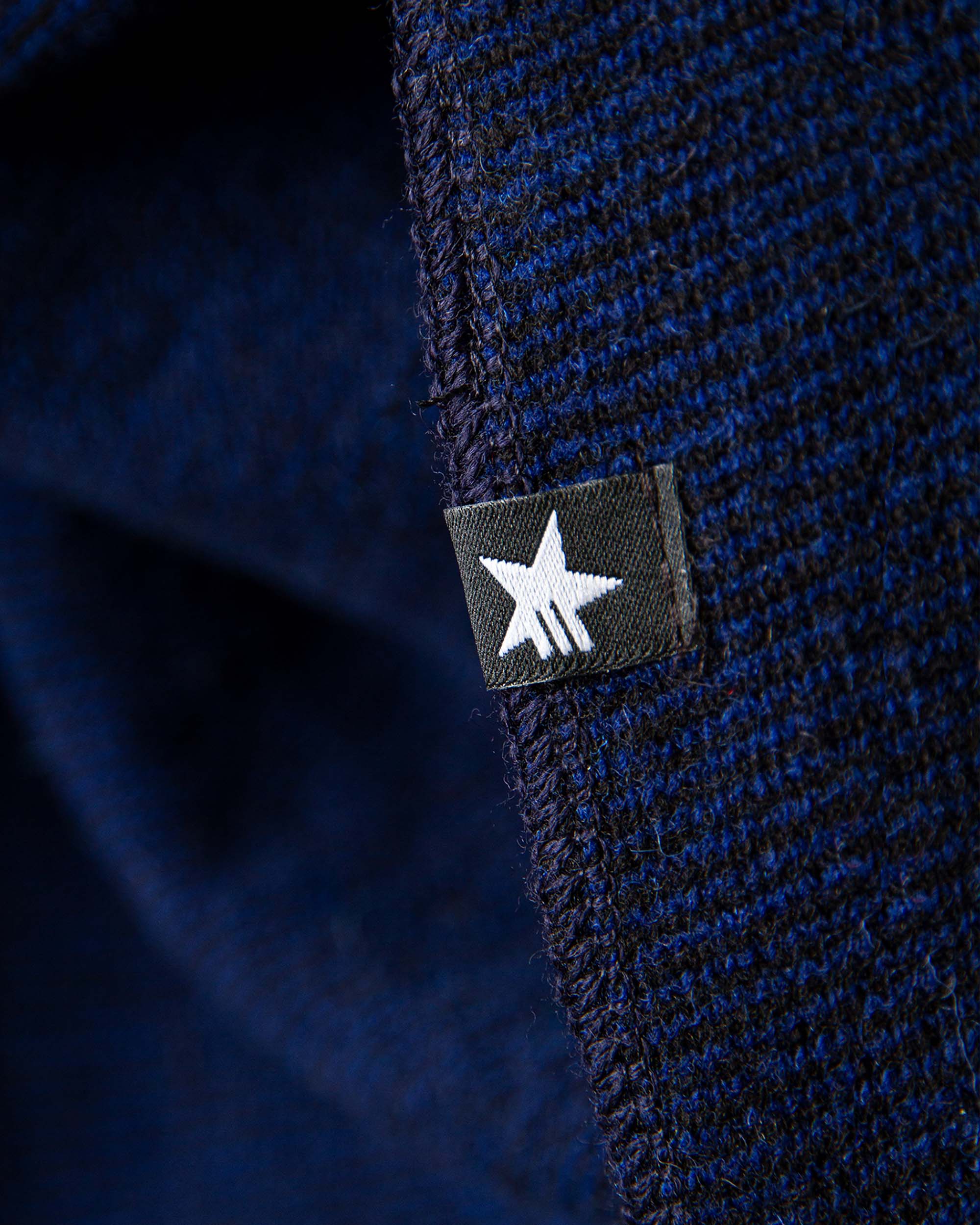 Maya Triangle Schal Dunkelblau Schwarz